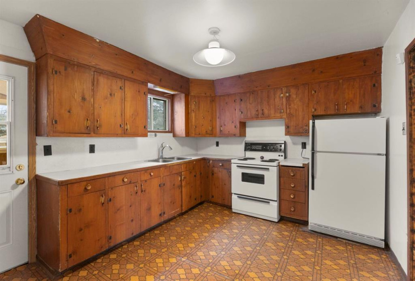 517 St John's, 3 Bedrooms Bedrooms, 10 Rooms Rooms,1 BathroomBathrooms,Residential,For Sale,St John's