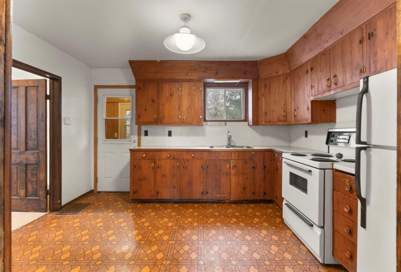 517 St John's, 3 Bedrooms Bedrooms, 10 Rooms Rooms,1 BathroomBathrooms,Residential,For Sale,St John's