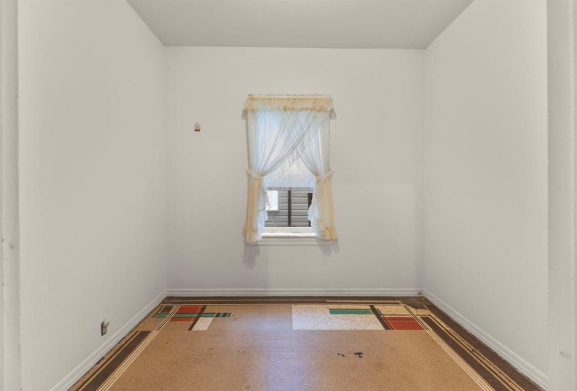 517 St John's, 3 Bedrooms Bedrooms, 10 Rooms Rooms,1 BathroomBathrooms,Residential,For Sale,St John's