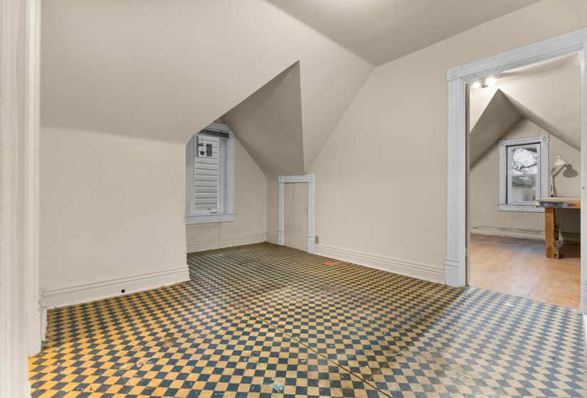 517 St John's, 3 Bedrooms Bedrooms, 10 Rooms Rooms,1 BathroomBathrooms,Residential,For Sale,St John's