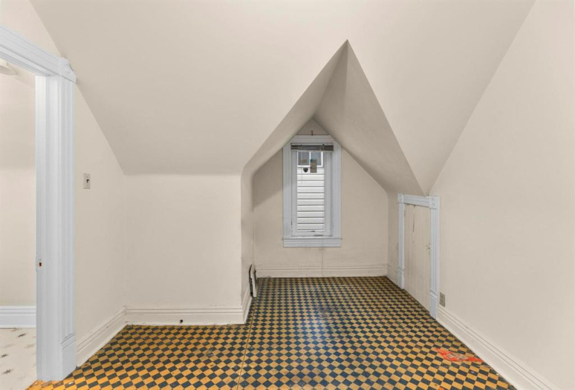 517 St John's, 3 Bedrooms Bedrooms, 10 Rooms Rooms,1 BathroomBathrooms,Residential,For Sale,St John's