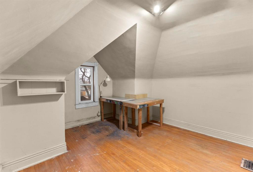 517 St John's, 3 Bedrooms Bedrooms, 10 Rooms Rooms,1 BathroomBathrooms,Residential,For Sale,St John's