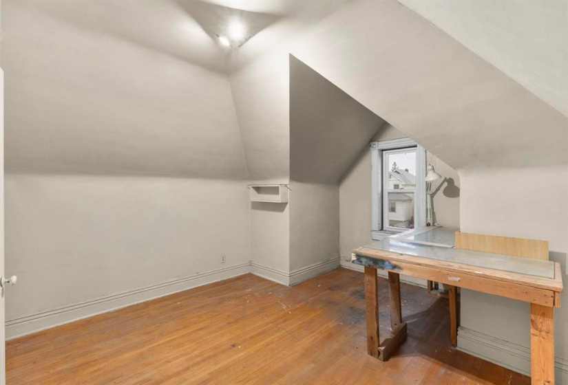 517 St John's, 3 Bedrooms Bedrooms, 10 Rooms Rooms,1 BathroomBathrooms,Residential,For Sale,St John's