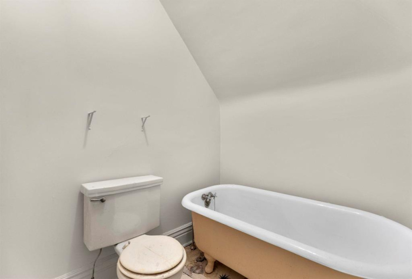 517 St John's, 3 Bedrooms Bedrooms, 10 Rooms Rooms,1 BathroomBathrooms,Residential,For Sale,St John's