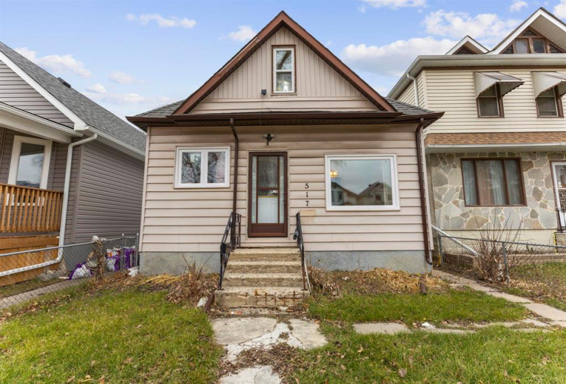 517 St John's, 3 Bedrooms Bedrooms, 10 Rooms Rooms,1 BathroomBathrooms,Residential,For Sale,St John's