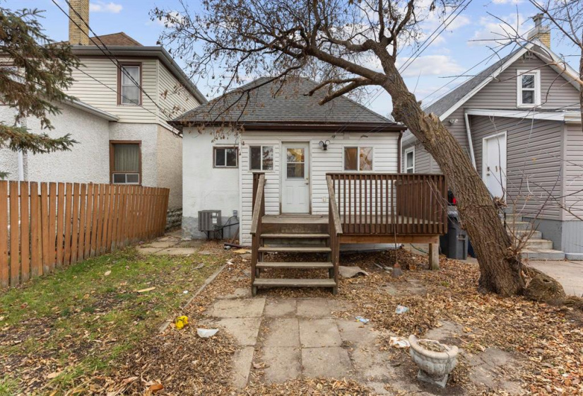 517 St John's, 3 Bedrooms Bedrooms, 10 Rooms Rooms,1 BathroomBathrooms,Residential,For Sale,St John's