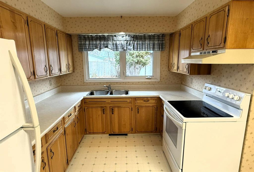 27 McMasters, 3 Bedrooms Bedrooms, 14 Rooms Rooms,2 BathroomsBathrooms,Residential,For Sale,McMasters