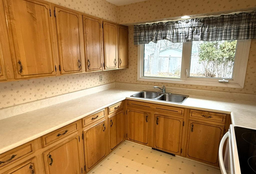 27 McMasters, 3 Bedrooms Bedrooms, 14 Rooms Rooms,2 BathroomsBathrooms,Residential,For Sale,McMasters