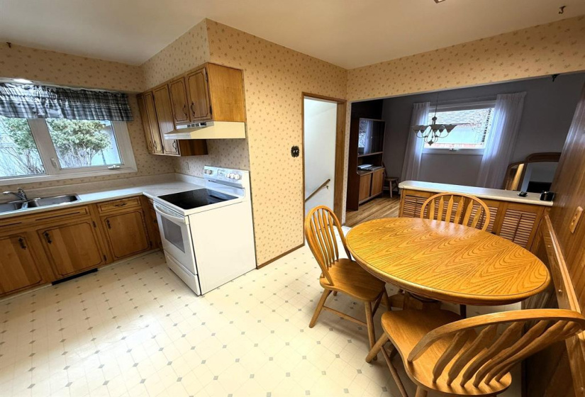 27 McMasters, 3 Bedrooms Bedrooms, 14 Rooms Rooms,2 BathroomsBathrooms,Residential,For Sale,McMasters