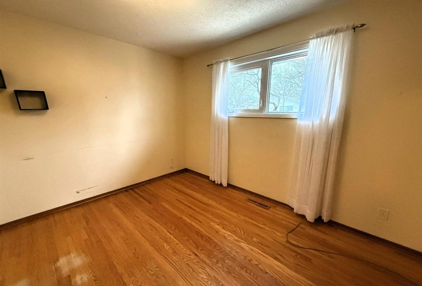 27 McMasters, 3 Bedrooms Bedrooms, 14 Rooms Rooms,2 BathroomsBathrooms,Residential,For Sale,McMasters