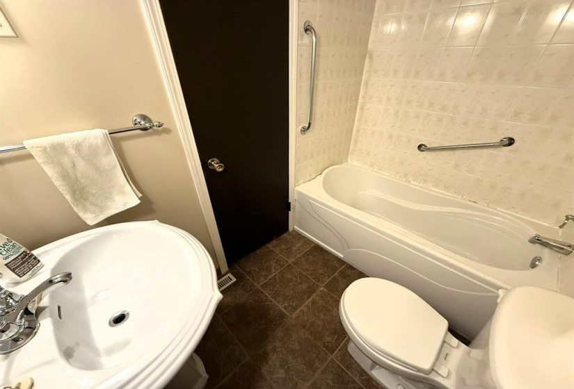 27 McMasters, 3 Bedrooms Bedrooms, 14 Rooms Rooms,2 BathroomsBathrooms,Residential,For Sale,McMasters