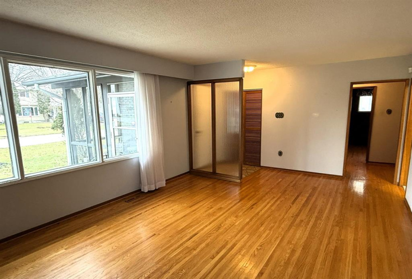 27 McMasters, 3 Bedrooms Bedrooms, 14 Rooms Rooms,2 BathroomsBathrooms,Residential,For Sale,McMasters