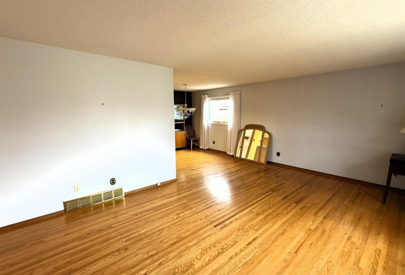 27 McMasters, 3 Bedrooms Bedrooms, 14 Rooms Rooms,2 BathroomsBathrooms,Residential,For Sale,McMasters