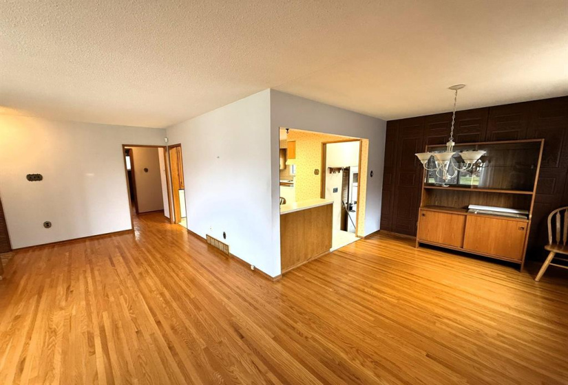 27 McMasters, 3 Bedrooms Bedrooms, 14 Rooms Rooms,2 BathroomsBathrooms,Residential,For Sale,McMasters