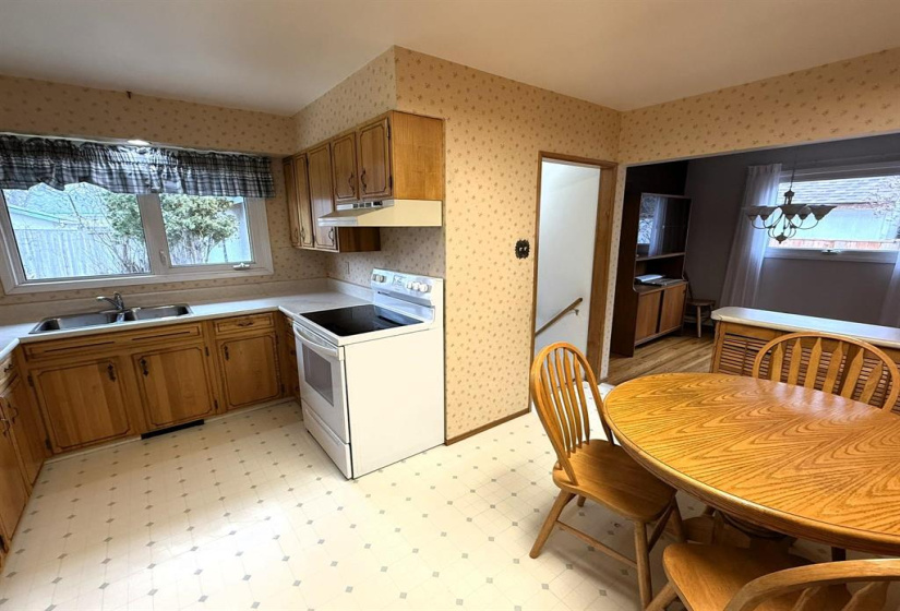 27 McMasters, 3 Bedrooms Bedrooms, 14 Rooms Rooms,2 BathroomsBathrooms,Residential,For Sale,McMasters