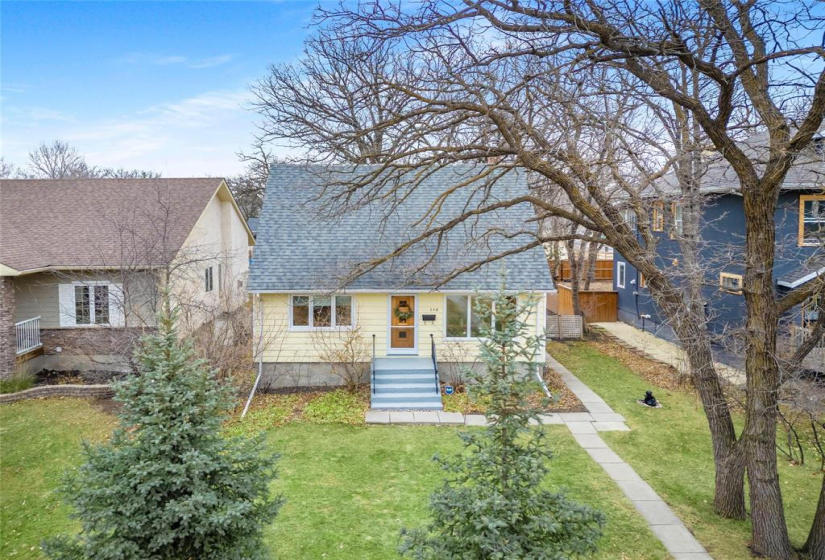 Welcome to 113 Woodhaven. First time on the market in 66 years. Well loved and maintained by the same owner.