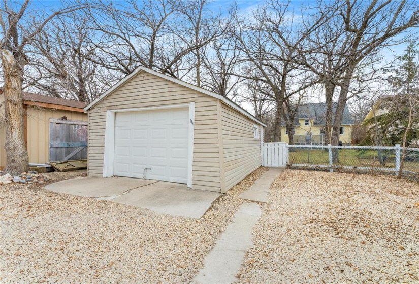 Extra parking beside the garage.