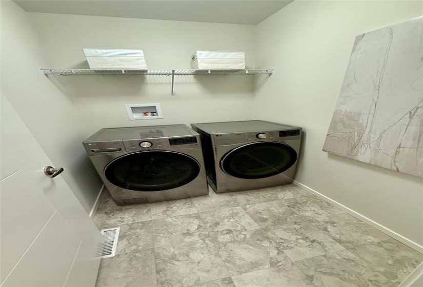 7 BASS, 3 Bedrooms Bedrooms, 10 Rooms Rooms,2 BathroomsBathrooms,Residential,For Sale,BASS