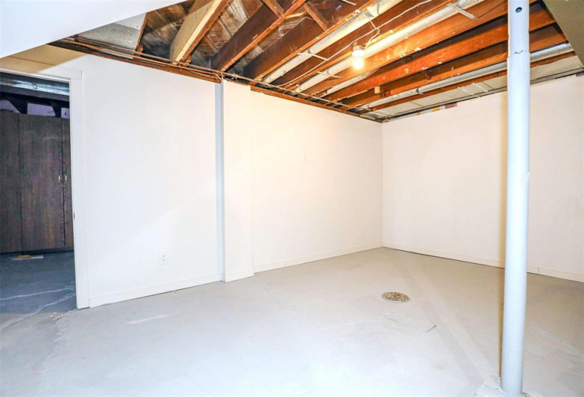 35 Kingston, 2 Bedrooms Bedrooms, 8 Rooms Rooms,2 BathroomsBathrooms,Residential,For Sale,Kingston