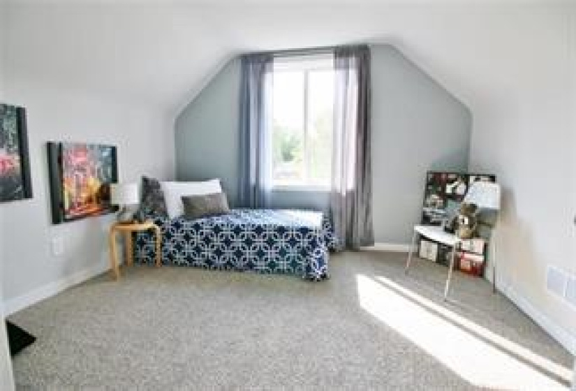 320 Inglewood, 5 Bedrooms Bedrooms, 12 Rooms Rooms,2 BathroomsBathrooms,Residential,For Sale,Inglewood