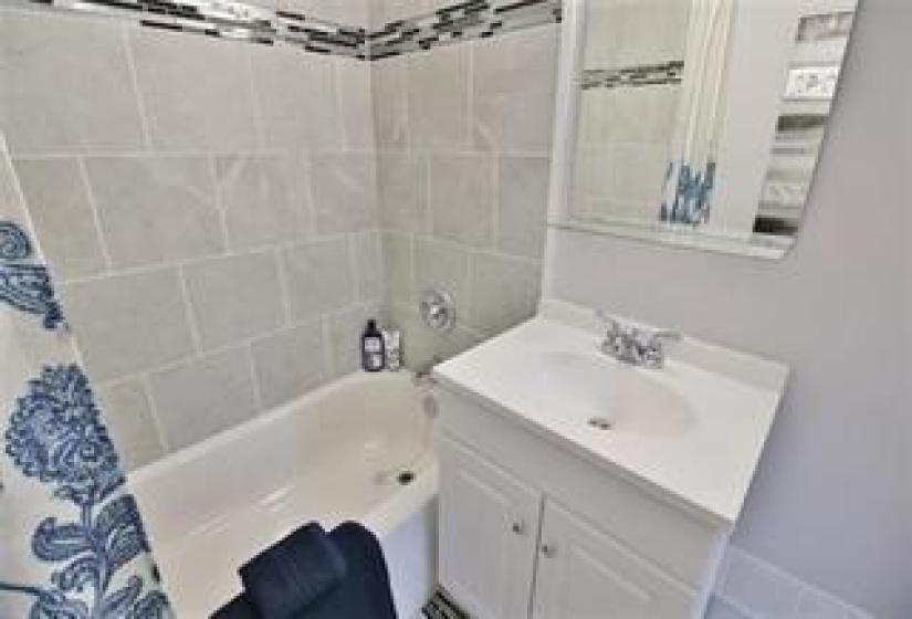 320 Inglewood, 5 Bedrooms Bedrooms, 12 Rooms Rooms,2 BathroomsBathrooms,Residential,For Sale,Inglewood