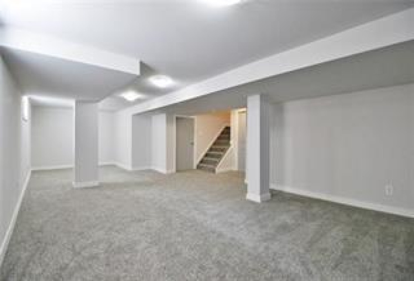 320 Inglewood, 5 Bedrooms Bedrooms, 12 Rooms Rooms,2 BathroomsBathrooms,Residential,For Sale,Inglewood