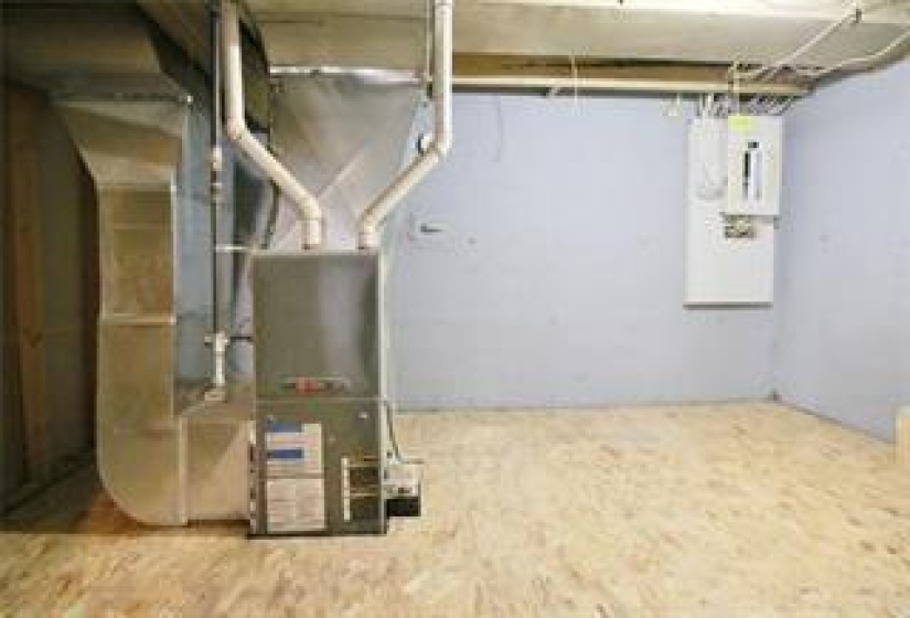 320 Inglewood, 5 Bedrooms Bedrooms, 12 Rooms Rooms,2 BathroomsBathrooms,Residential,For Sale,Inglewood