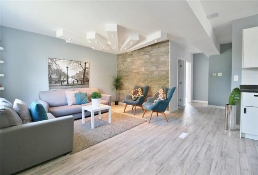 320 Inglewood, 5 Bedrooms Bedrooms, 12 Rooms Rooms,2 BathroomsBathrooms,Residential,For Sale,Inglewood