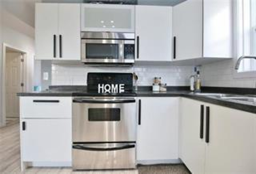 320 Inglewood, 5 Bedrooms Bedrooms, 12 Rooms Rooms,2 BathroomsBathrooms,Residential,For Sale,Inglewood