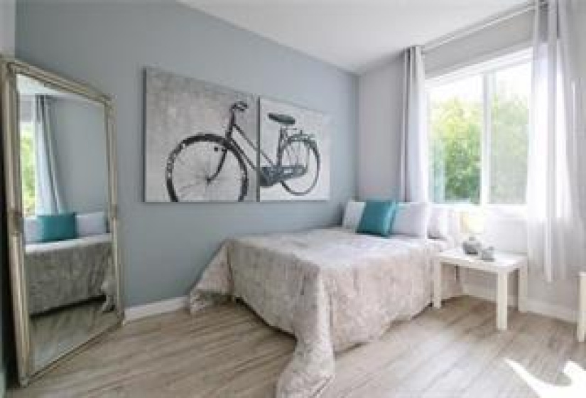 320 Inglewood, 5 Bedrooms Bedrooms, 12 Rooms Rooms,2 BathroomsBathrooms,Residential,For Sale,Inglewood