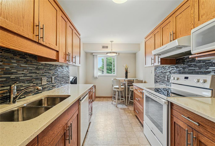 500 Cathcart, 2 Bedrooms Bedrooms, 8 Rooms Rooms,2 BathroomsBathrooms,Condominium,For Sale,Cathcart