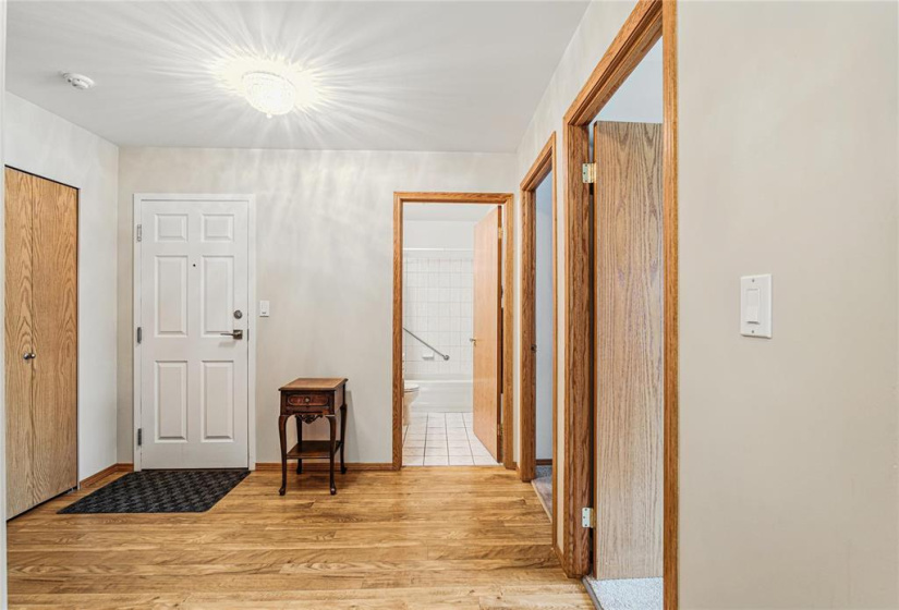 500 Cathcart, 2 Bedrooms Bedrooms, 8 Rooms Rooms,2 BathroomsBathrooms,Condominium,For Sale,Cathcart