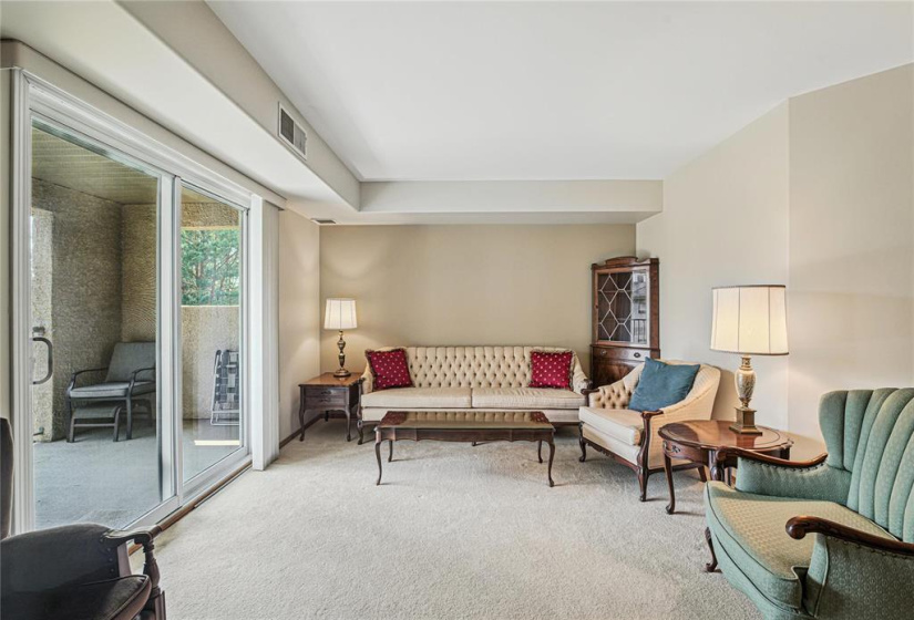 500 Cathcart, 2 Bedrooms Bedrooms, 8 Rooms Rooms,2 BathroomsBathrooms,Condominium,For Sale,Cathcart