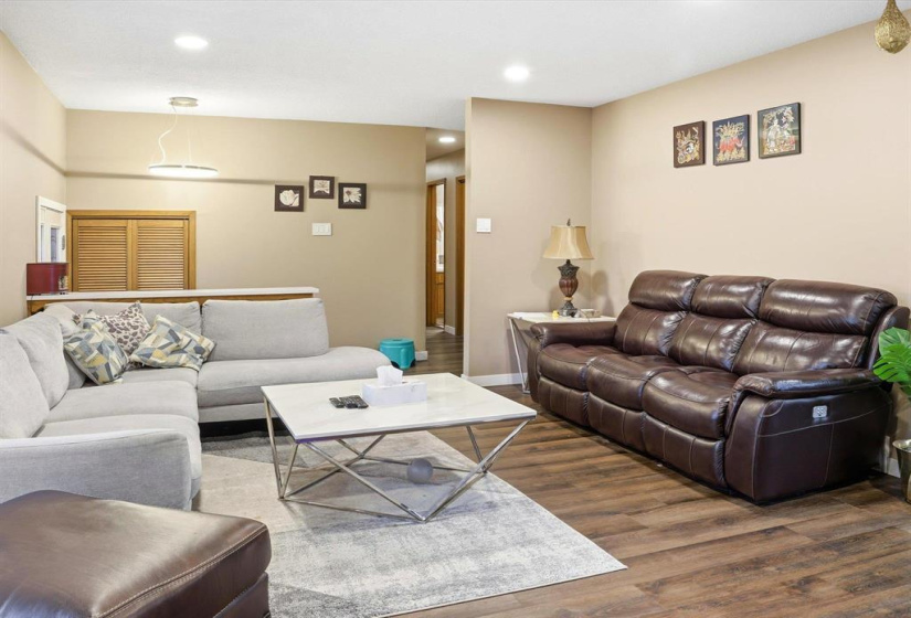 137 Linacre, 5 Bedrooms Bedrooms, 11 Rooms Rooms,3 BathroomsBathrooms,Residential,For Sale,Linacre