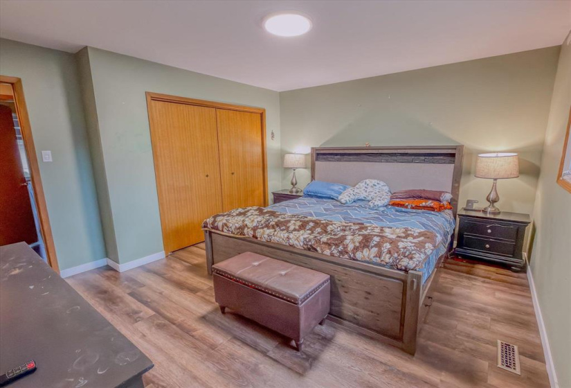 137 Linacre, 5 Bedrooms Bedrooms, 11 Rooms Rooms,3 BathroomsBathrooms,Residential,For Sale,Linacre