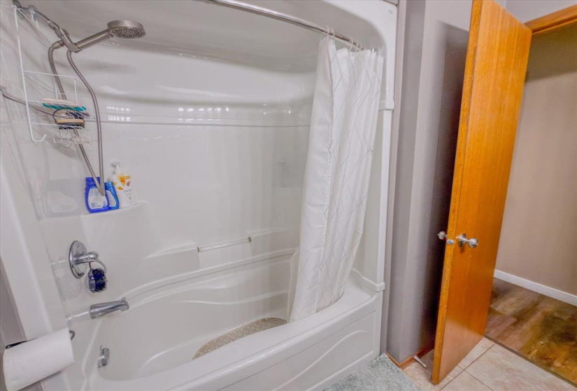 137 Linacre, 5 Bedrooms Bedrooms, 11 Rooms Rooms,3 BathroomsBathrooms,Residential,For Sale,Linacre