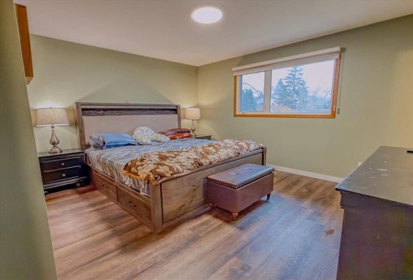 137 Linacre, 5 Bedrooms Bedrooms, 11 Rooms Rooms,3 BathroomsBathrooms,Residential,For Sale,Linacre