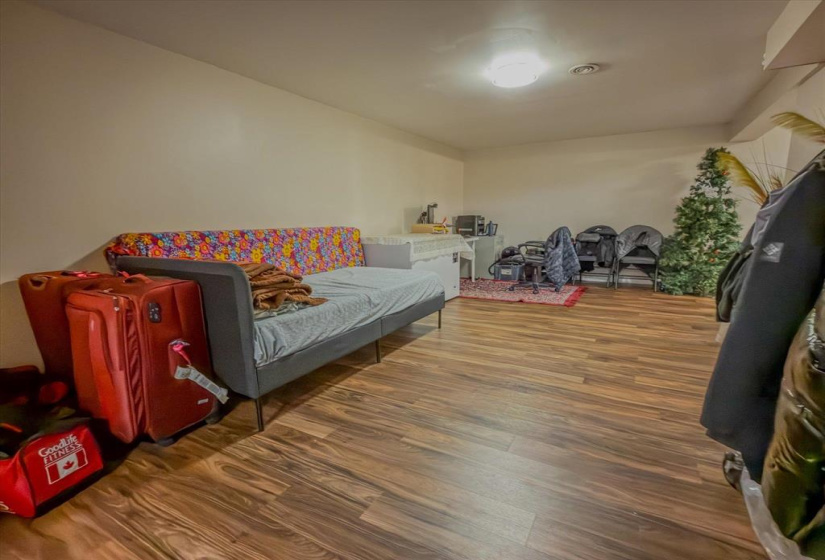 137 Linacre, 5 Bedrooms Bedrooms, 11 Rooms Rooms,3 BathroomsBathrooms,Residential,For Sale,Linacre