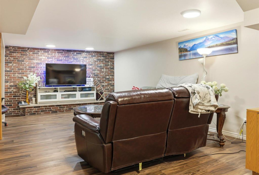 137 Linacre, 5 Bedrooms Bedrooms, 11 Rooms Rooms,3 BathroomsBathrooms,Residential,For Sale,Linacre