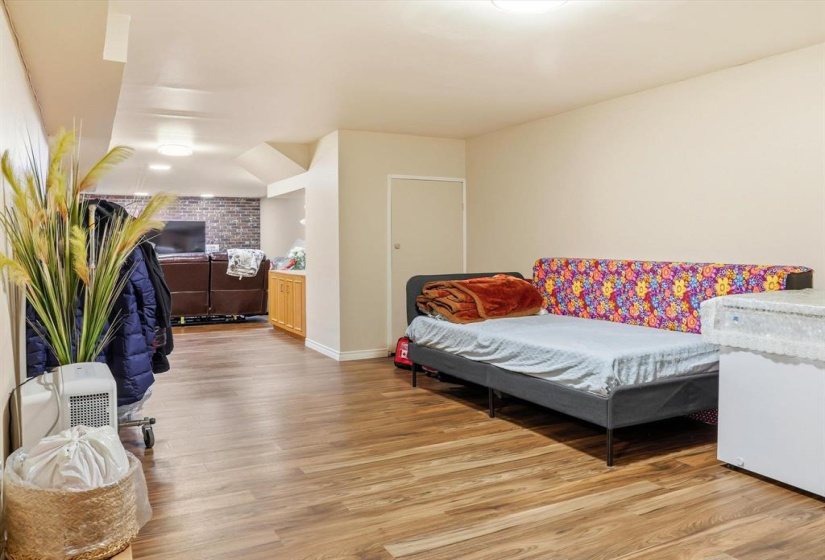 137 Linacre, 5 Bedrooms Bedrooms, 11 Rooms Rooms,3 BathroomsBathrooms,Residential,For Sale,Linacre