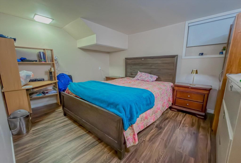 137 Linacre, 5 Bedrooms Bedrooms, 11 Rooms Rooms,3 BathroomsBathrooms,Residential,For Sale,Linacre