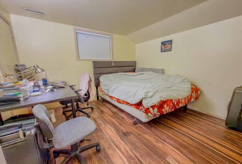 137 Linacre, 5 Bedrooms Bedrooms, 11 Rooms Rooms,3 BathroomsBathrooms,Residential,For Sale,Linacre