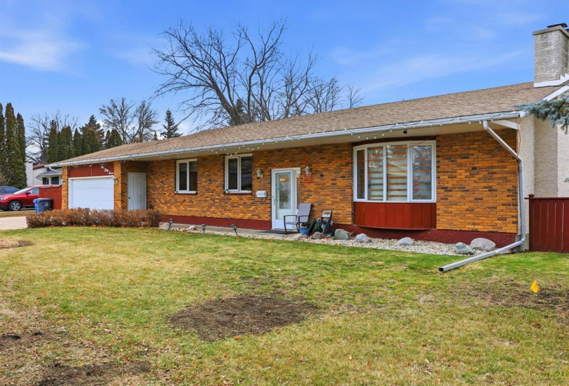 137 Linacre, 5 Bedrooms Bedrooms, 11 Rooms Rooms,3 BathroomsBathrooms,Residential,For Sale,Linacre