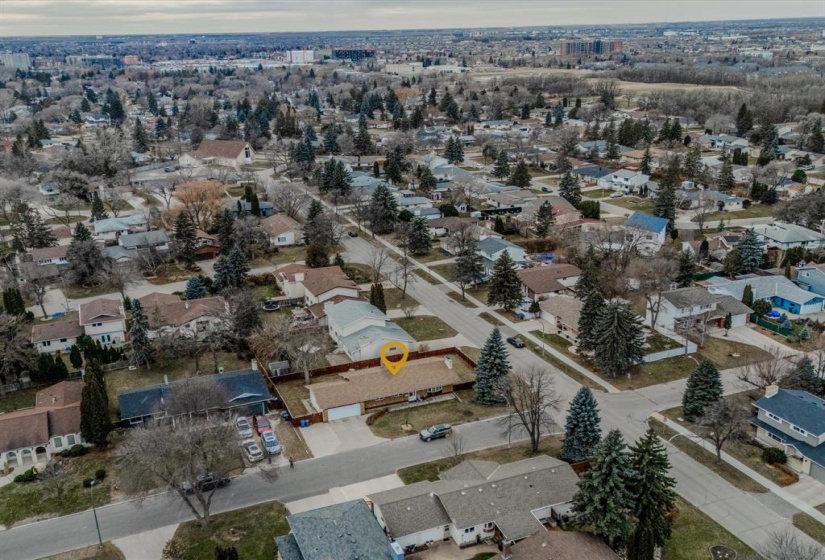 137 Linacre, 5 Bedrooms Bedrooms, 11 Rooms Rooms,3 BathroomsBathrooms,Residential,For Sale,Linacre