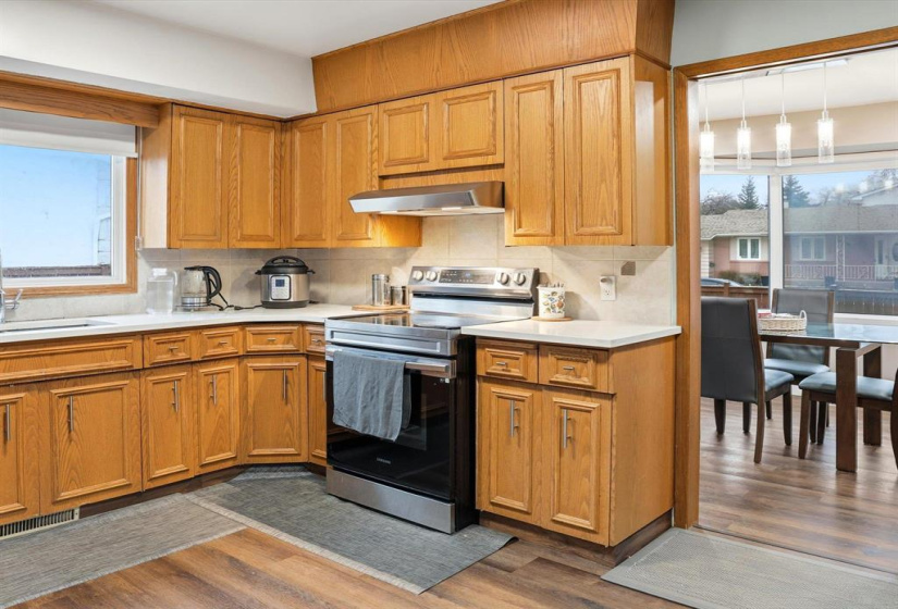 137 Linacre, 5 Bedrooms Bedrooms, 11 Rooms Rooms,3 BathroomsBathrooms,Residential,For Sale,Linacre