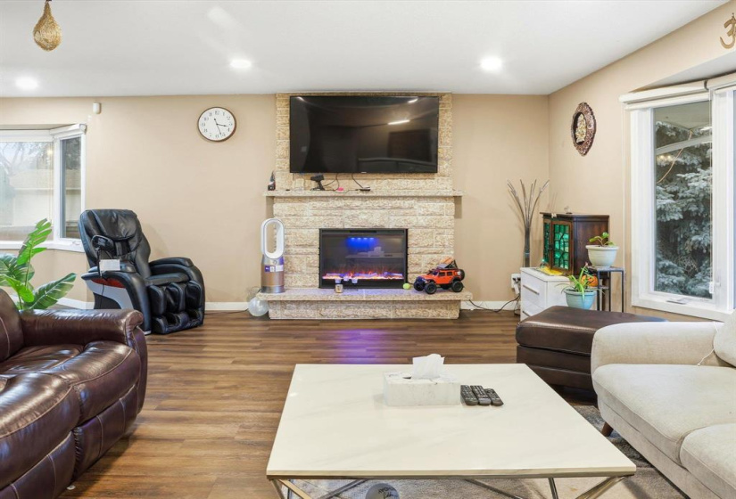 137 Linacre, 5 Bedrooms Bedrooms, 11 Rooms Rooms,3 BathroomsBathrooms,Residential,For Sale,Linacre