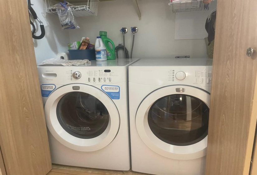 3281 Pembina, 2 Bedrooms Bedrooms, 7 Rooms Rooms,2 BathroomsBathrooms,Condominium,For Sale,Pembina