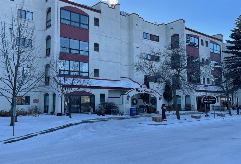 3281 Pembina, 2 Bedrooms Bedrooms, 7 Rooms Rooms,2 BathroomsBathrooms,Condominium,For Sale,Pembina