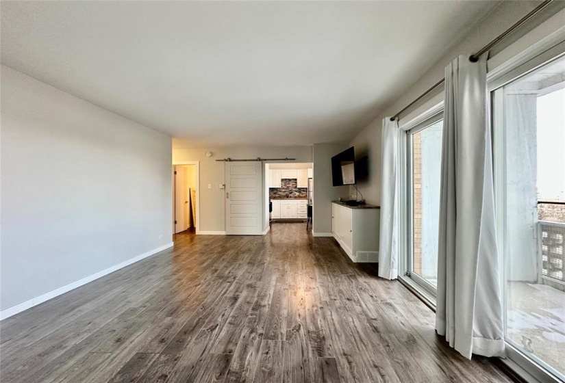 230 Roslyn, 3 Rooms Rooms,1 BathroomBathrooms,Condominium,For Sale,Roslyn