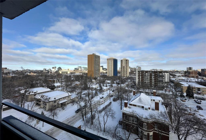 230 Roslyn, 3 Rooms Rooms,1 BathroomBathrooms,Condominium,For Sale,Roslyn